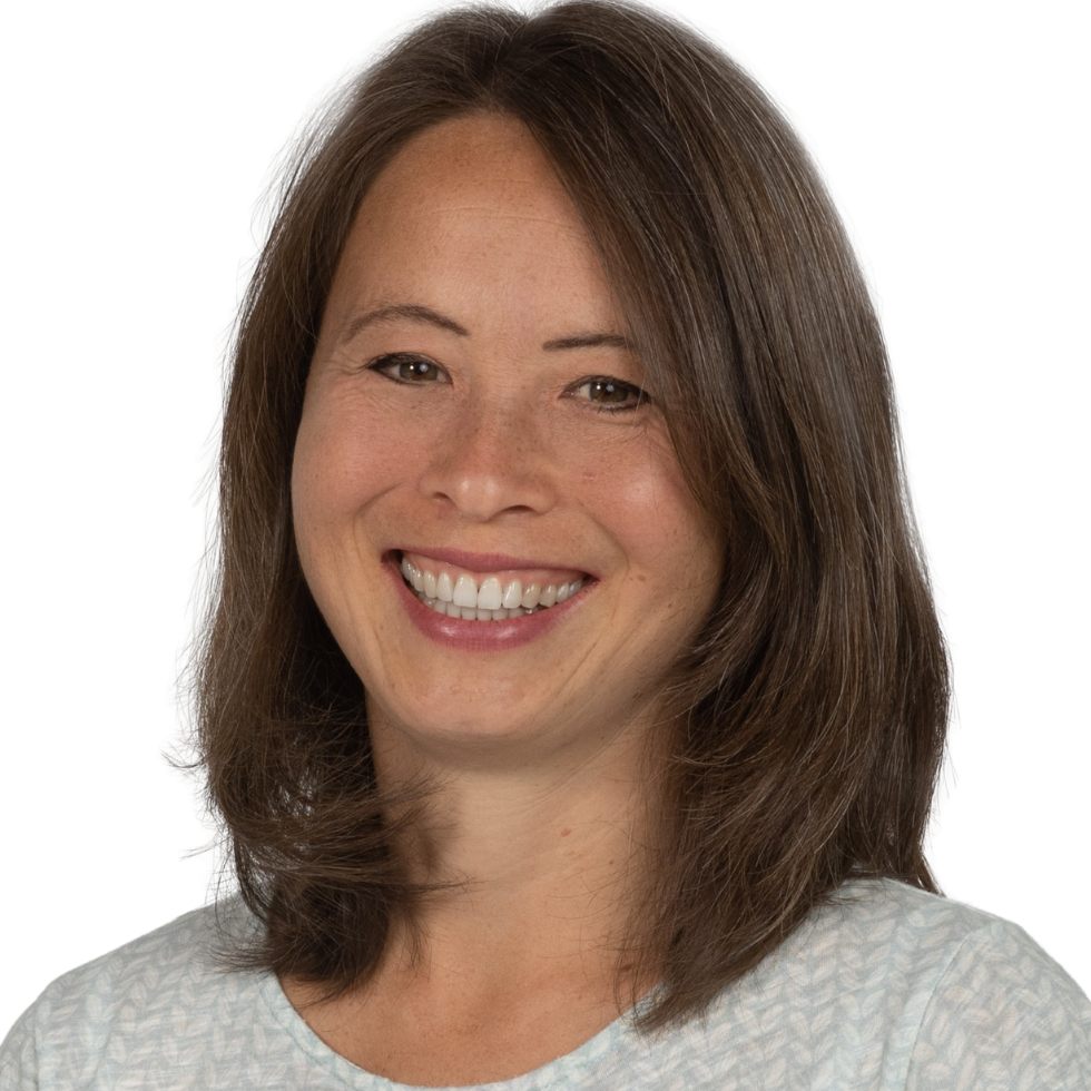 julie shimizu lächelnd